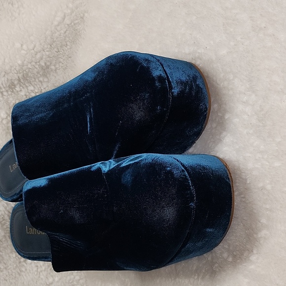 Larroudé Miso Platform Clog in Deepsea Velvet. - Picture 5 of 16